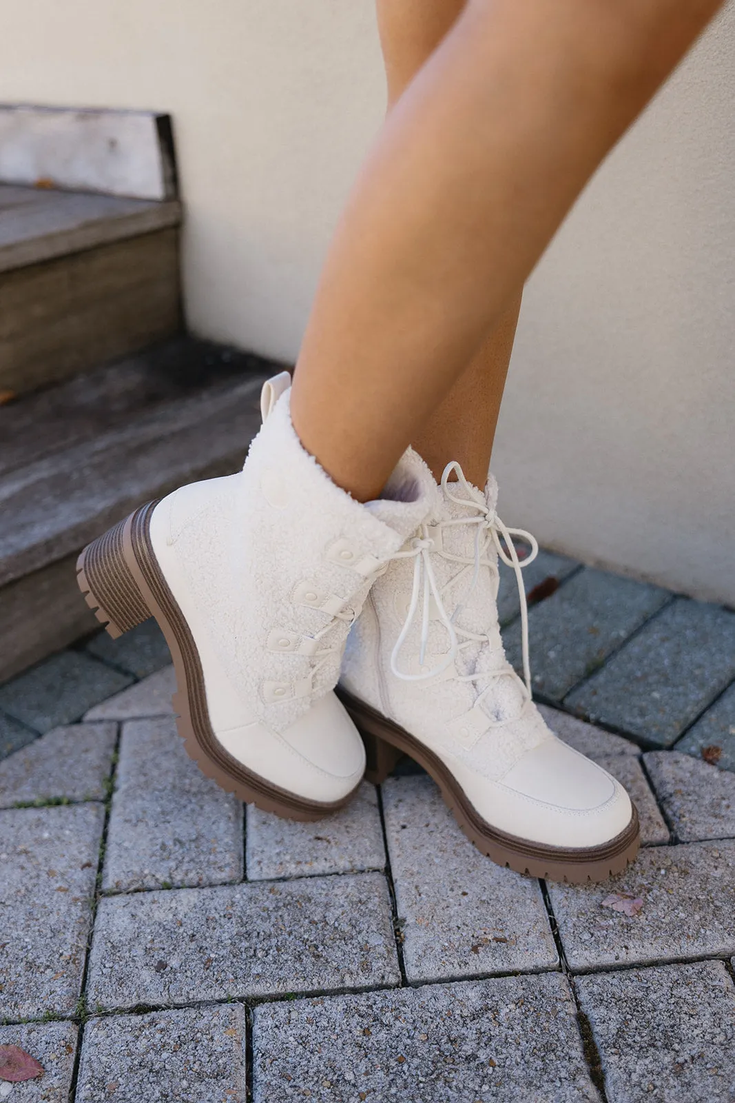 Alpes Lace-up Boot - Natural