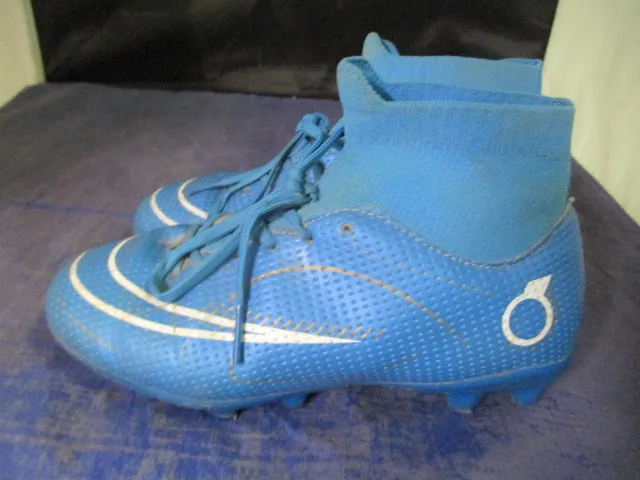 Used Blue Soccer Cleats Size 32 / 1