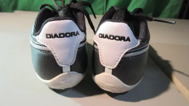 Used Diadora Kid's Cattura MD Jr Soccer Outdoor Cleats - K9.5