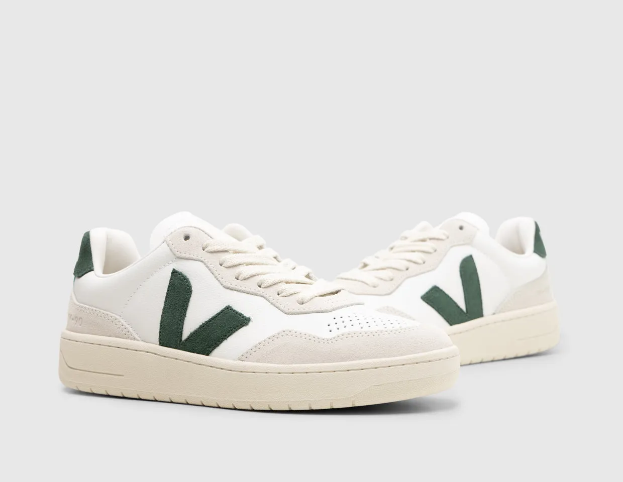 VEJA Women's V-90 Leather Extra White / Cyprus