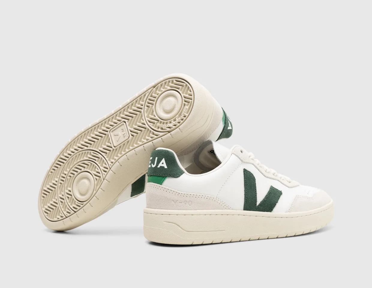 VEJA Women's V-90 Leather Extra White / Cyprus