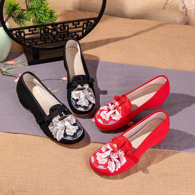 Vintage Handmade Chinese Buckle Embroidered Casual Shoes